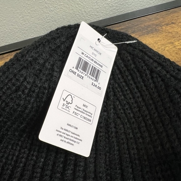Hurley Black Cable Knit Caylin Beanie Cap With Hat Brim Visor NWT - Picture 4 of 5
